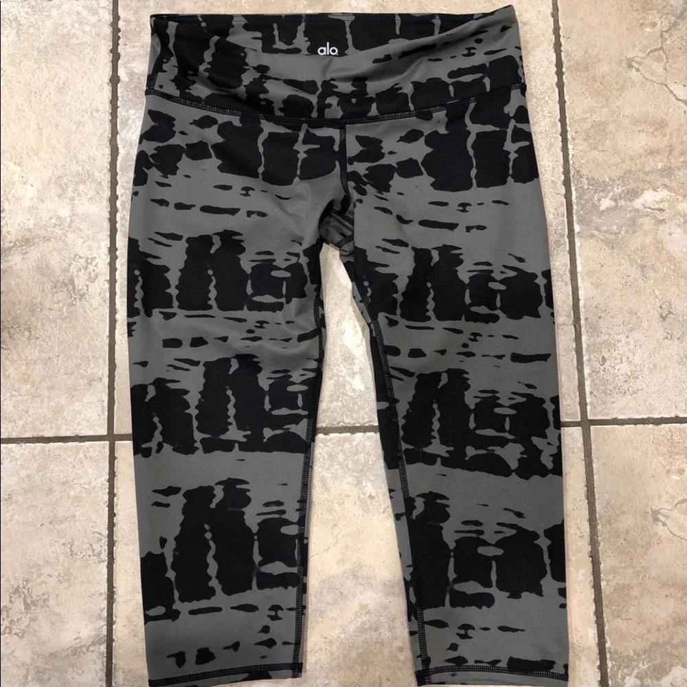 🌻Alo Yoga Capri Leggings🌻